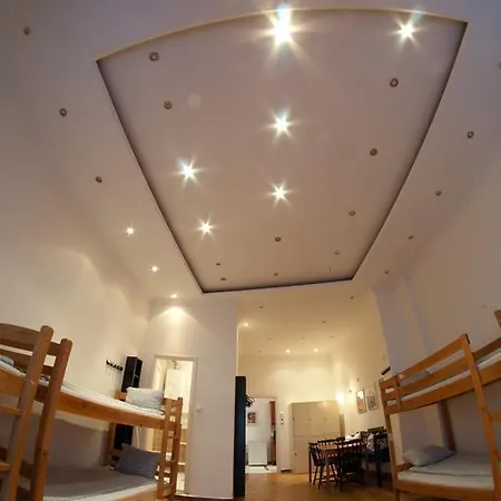 11th Hour Cinema Hostel Budapeszt