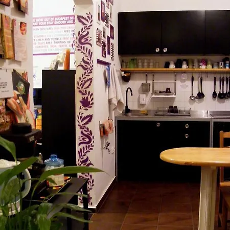 Hostal 11th Hour Cinema Budapest
