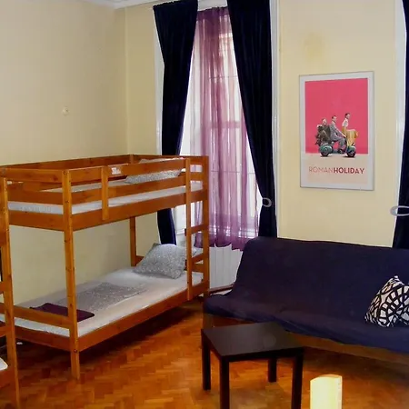 Hostal 11th Hour Cinema