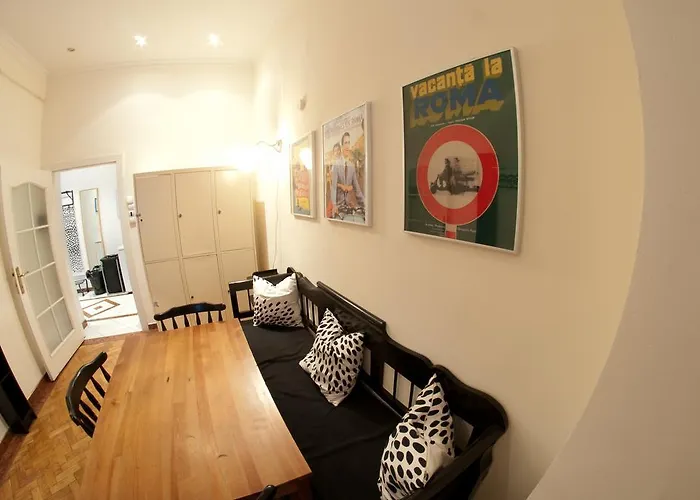 11th Hour Cinema Будапешт