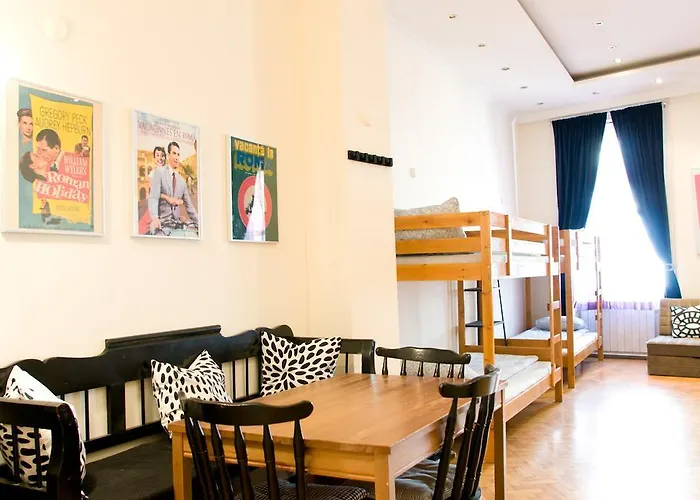 Хостел 11th Hour Cinema *