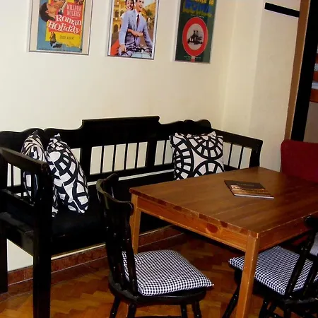 11th Hour Cinema Hostel Boedapest