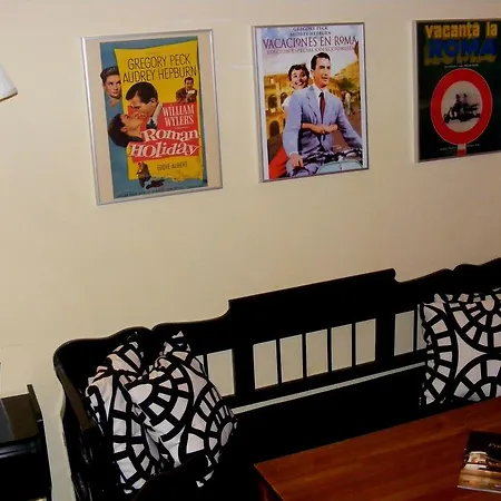 11th Hour Cinema Hostel *