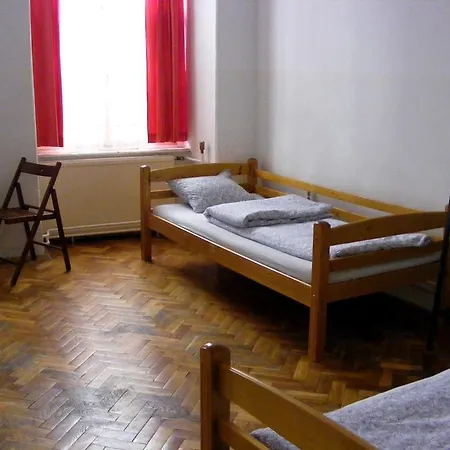 11th Hour Cinema Hostel *